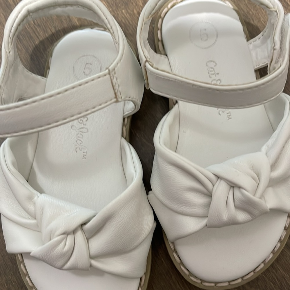 Cat&Jack White Girl Shoes, Size 5 - Picture 2 of 3